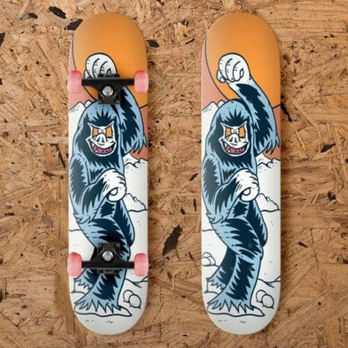un skateboard avec un dessin de yeti